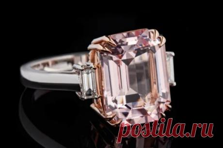 Дешевый камень из бабушкиного кольца оказался уникальным бриллиантом за £1 млн Жительница Италии много лет носила кольцо с дорогостоящим бриллиантом, думая, что это обычный кварц. Женщина по имени Лора получила украшение в наследство от бабушки. В платиновую оправу был вставлен розовый камень. Владелица не подозревала об его истинной стоимости, считая его...