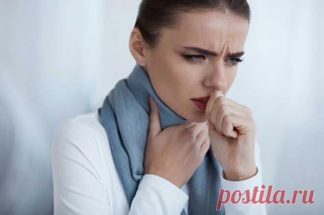 Лечить кашель народными средствами.