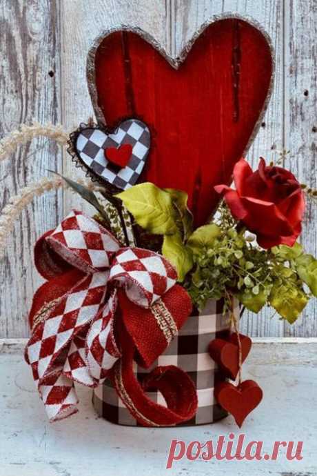 Showcasing some wreaths, swags, door hangers, and centerpieces created by talented designers on the Trendy Tree Custom Wreath Designer List. Most all these wreaths and centerpieces are offered…