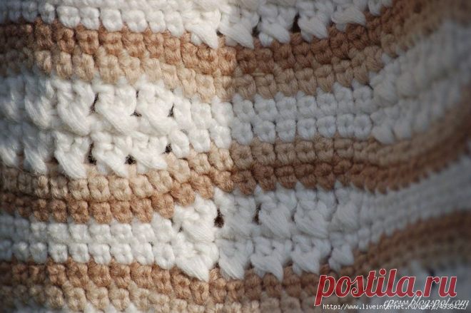 Узор крючком: "Обнимающиеся" перекрещенные столбики.