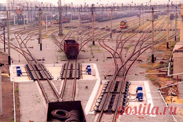 В это время в стране, и соответственно в нашем городе снова началась очередная перестановка партийных и советских кадров...