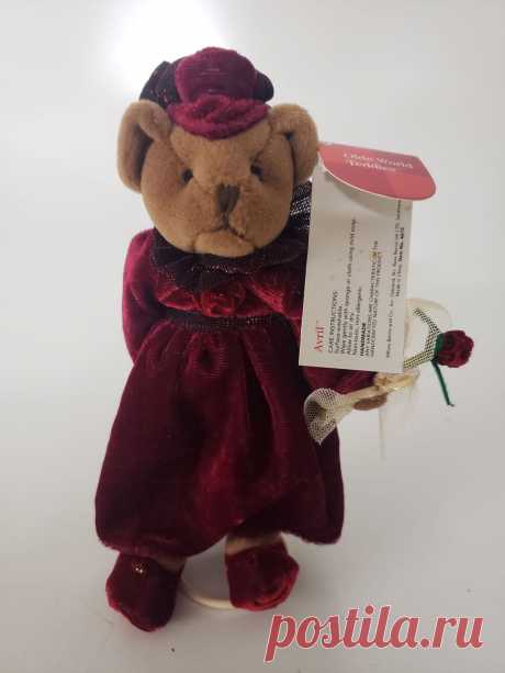 Russ Berrie Old World Teddies Handmade 7" - ARVIL Russ Berrie Old World Teddies Handmade 7 - ARVIL.

Handmade, Highly Detailed, Collectible Old World Teddies Collection by Russ Berrie Co. Soft fill body, mouths are stitched, eyes are beads Comes with doll stand, perfect for displaying Measures: 7...