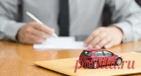 Подарить или продать: как выгоднее переоформить автомобиль на родственника