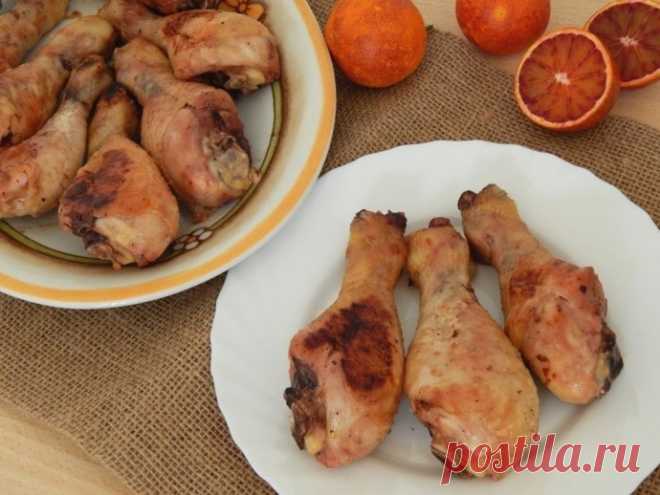 ​Куриные голени с апельсиновым соком и медом Ингредиенты:Голень куриная — 10 шт.Апельсин — 2 шт. Соевый соус — 3 ст. л. Мед — 2 ст. л.Вино красное — 100 мл Масло оливковое — 10 ст. л. Перец черный — по вкусу Соль — по вкусуПриготовление:1. В чаше соединить...