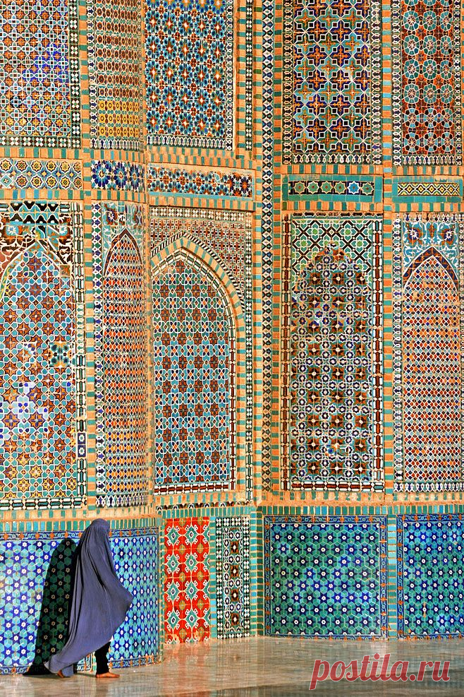 Blue Mosque in Mazar-e-Sharif, Afghanistan  |  Найдено на сайте islamic-arts.org.