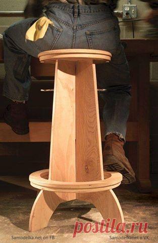 Высокий стул из фанеры или доски для бара или работы - не важно, главное удобный и со схемой изговтовления