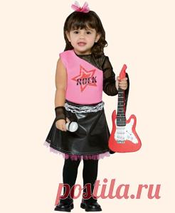 Все профессии нужны, все профессии важны. Поэтому, если ваша дочка мечтает стать певицей, то на новогоднем маскараде или празднике профессий она вполне может примерить на себя эту роль, для которой всего-то и нужно, что красивое платье и микрофон. А представить и защитить создаваемый образ поможет это стихотворение-визитка.