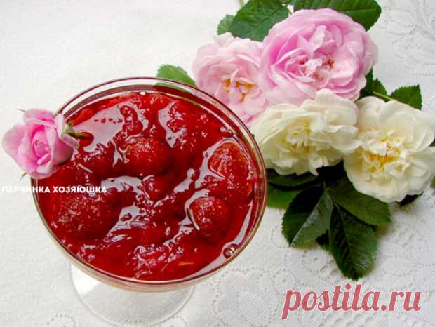 Клубничное варенье с лепестками чайной розы