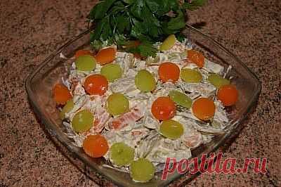 Очень вкусный салат "Обжорка"
Очень вкусный салат "Обжорка"

- 250 гр мяса отварного
- 4 шт моркови отварной
- 5 шт огурцов маринованных
- майонез

Мясо порезать крупной соломкой.

Морковь и огурцы тоже крупной соломкой.

Все просушить бумажным полотенцем.

Смешать.

Поперчить, заправить майонезом.

В качестве украшения можно использовать конфетти из сладкого перца, вырезанные приспособлением, для удаления сердцевины яблок. Подаем.