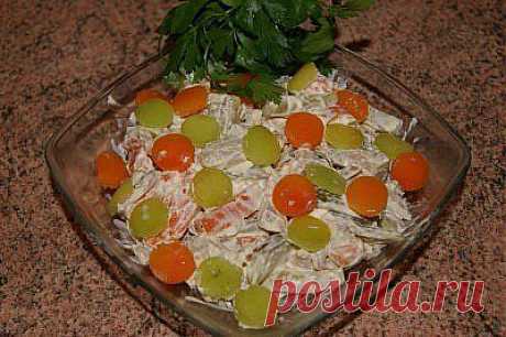 Очень вкусный салат &quot;Обжорка&quot;
Очень вкусный салат &quot;Обжорка&quot;

- 250 гр мяса отварного
- 4 шт моркови отварной
- 5 шт огурцов маринованных
- майонез

Мясо порезать крупной соломкой.

Морковь и огурцы тоже крупной соломкой.

Все просушить бумажным полотенцем.

Смешать.

Поперчить, заправить майонезом.

В качестве украшения можно использовать конфетти из сладкого перца, вырезанные приспособлением, для удаления сердцевины яблок. Подаем.