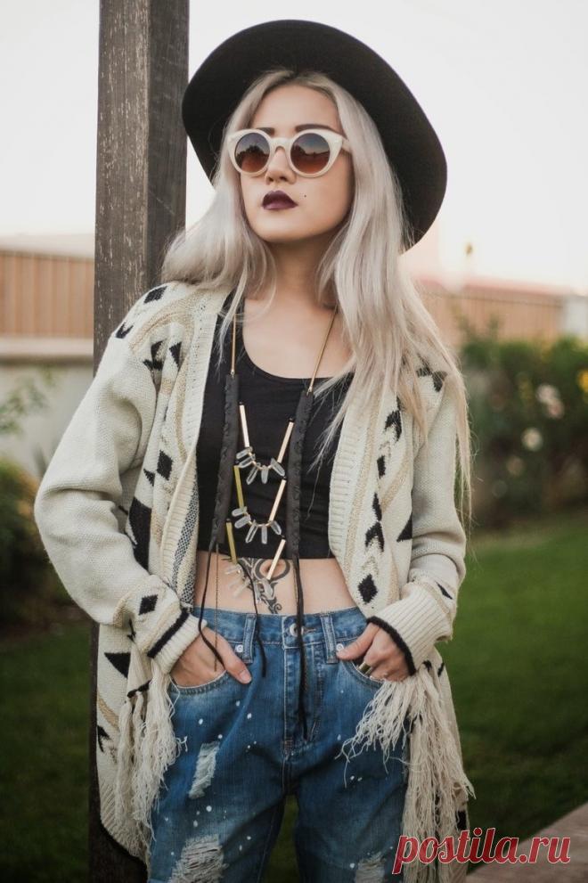 Круглые солнцезащитные очки – «Teashades» (тишейды) или “Ленноны” – один из символов хиппи во всем мире.