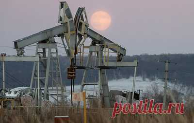 Запрет на поставку нефти и нефтепродуктов по потолку цен продлили до 30 июня. Соответствующий документ запрещает поставки при условии, если в контрактах на них предусматривается использование ценового потолка, введенного странами G7, ЕС и Австралией