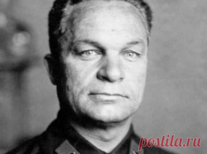 Какую тайну Сталина знал расстреляный маршал Егоров Александр Ильич Егоров происходил из семьи состоятельного мещанина и в Первую мировую войну дослужился до полковника, что не помешало ему стать один из пяти первых маршалов Советского союза. Военачальник сражался против белогвардейцев под Самарой и Царицыным, воевал против поляков, а после Гражданской войны возглавлял различные военные округа и штаб РККА, а в феврале 1939 Егорова казнили.