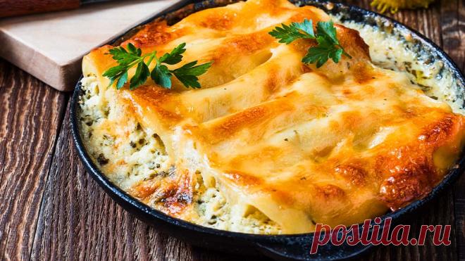 ​Фаршированные каннеллони, запеченные с сыром 
Ингредиенты:- Каннеллони - 1 упаковка (400 грамм); - Фарш свино-говяжий - 800 грамм; - Лук репчатый - 2 шт; - Морковь - 2 шт; - Огурец соленый - 2 шт; - Помидоры - 600 грамм; - Сыр твердый - 300 грамм; - Чеснок - 2 зубчика; - Соевый соус - 3 ст....