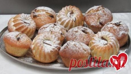 Кексы на кефире 
Ингредиенты:
● 2 яйца
● 1 ст.сахара
● 1 ст. йогурта (кефира)
● 100 гр.растопленного слив.масла
● 2 ст.муки
● 2 ч.л. разрыхлителя
● ванилин
Приготовление:
Яйца с сахаром взбить, добавить остальные ингредиенты по списку. Выпекать при 200 град., можно маленькие кексики, можно один большой.