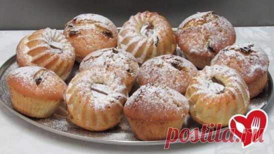 Кексы на кефире 
Ингредиенты:
● 2 яйца
● 1 ст.сахара
● 1 ст. йогурта (кефира)
● 100 гр.растопленного слив.масла
● 2 ст.муки
● 2 ч.л. разрыхлителя
● ванилин
Приготовление:
Яйца с сахаром взбить, добавить остальные ингредиенты по списку. Выпекать при 200 град., можно маленькие кексики, можно один большой.