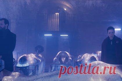 Опубликован первый трейлер нового сериала Marvel с Эмилией Кларк. В ходе фестиваля D23 Expo состоялся релиз дебютного трейлера сериала «Секретное вторжение». Премьера шоу состоится в 2023 году. Шоу из шести эпизодов будет основано на комиксах Marvel, а главные роли в нем исполнят Сэмюэл Л. Джексон, Бен Мендельсон, Коби Смолдерс, Оливия Колман, Эмилия Кларк, Кингсли Бен-Адир.