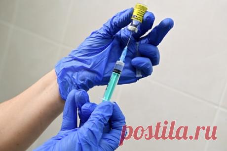 Врач назвал необходимые перед вакцинацией подростков от COVID-19 обследования. Перед тем, как отвести подростка на вакцинацию от COVID-19, необходимо проверить общее состояние здоровья и оградить школьника от контактов с зараженными. Такое мнение озвучил врач-педиатр, вакцинолог Евгений Тимаков. Специалист подчеркнул, что несовершеннолетнего до иммунизации должен предварительно осмотреть доктор.