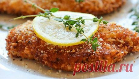 Wall | VK
Филе куриной грудки слегка отбейте с обеих сторон, предварительно поместив их в целлофановый пакет, чуть присолите, обмажьте Kitchens of India от iHerb - пастой для приготовления цыпленка карри (очень ароматной, в меру остренькой, с великолепной гармоничной подборкой ароматных трав ) чуть разбавив ее водичкой и соком лимона 1/1.
☀ Дайте примариноваться минут 10-15.