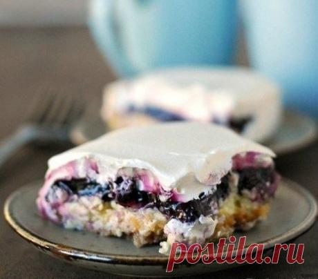 Творожник с клюквой и смородиной
на 100 грамм - 63.82 ккал Б/Ж/У - 10.58/0.15/5.26

Ингредиенты: 
Творог обезжиренный 200 г 
1 белок 
Клюква + смородина 85 г (можно другие ягоды) 
Молотая овсянка 30 г 
1/2 ч. л. разрыхлителя 
Стевия

Приготовление: 
Тесто (творог + овсянка + разрыхлитель, стевия, белок, смешать блендером до однородной массы) выложить в форму, сверху выложить ягоду перетертую со стевией, все это дело смазать творожком и поставить в предварительно разогретую...