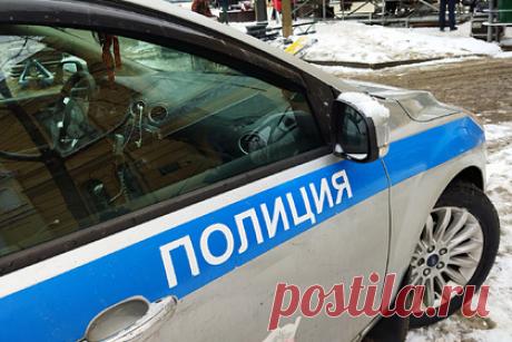 Россиянин повредил в Костроме символ спецоперации на Украине. В Костроме полиция задержала мужчину, повредившего световую инсталляцию в поддержку спецоперации на Украине. Выходку сняла уличная камера видеонаблюдения, благодаря чему полиция в ходе оперативно-розыскных мероприятий установила личность злоумышленника и доставила его в правоохранительные органы.