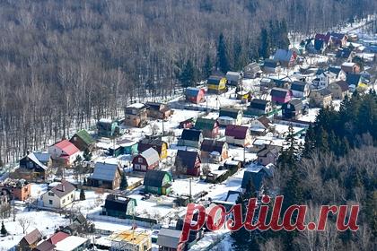 Российских дачников предупредили о неожиданном штрафе зимой. Юрист общественной приемной Союза садоводов России Надия Айнетдинова предупредила, что российские дачники могут столкнуться с неожиданным штрафом зимой, за неубранные сугробы. «Если не убирает снег на землях общего пользования, то таким образом оно совершает административное правонарушение», — сказала она.