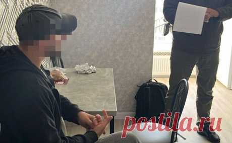На Украине задержали дезертира, рассказавшего об огромных потерях в части. На Украине задержали самовольно оставившего часть активиста и блогера Сергея Гнездилова. Против него заведено дело о дезертирстве. Ушедший в самоволку боец ВСУ говорил, что в бригаде «закончились люди»
