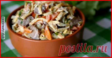 Печеночный салат с маринованным огурцом Простые, но вкусные салаты с печенью нравятся очень многим. У таких блюд приятный вкус, а разнообразие вкусовых сочетаний добавляет им новых акцентов. Мы предлагаем Вам приготовить простой салат с куриной печенью, дополнив его другими ингредиентами, вносящими нотку оригинальности в привычный вкус. Состав печень куриная 0,5 кг; вареная морковь 200 г; огурцы маринованные 200 г; лук …