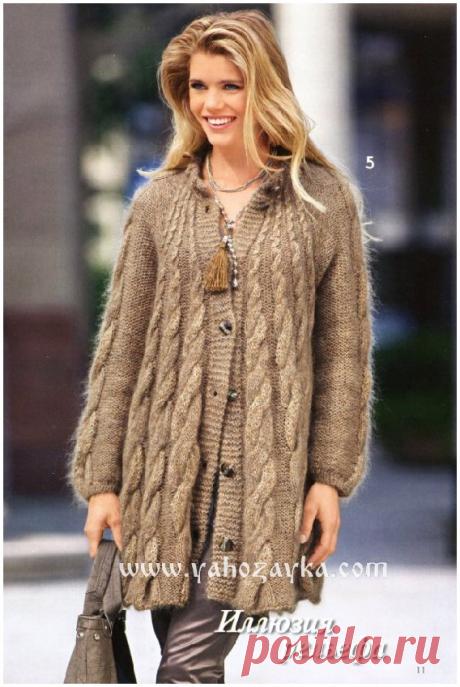 Теплое пальто спицами с косами. Вязаные пальто спицами схемы бесплатно Теплое полупальто спицами с косами. Вязаные пальто спицами схемы бесплатно