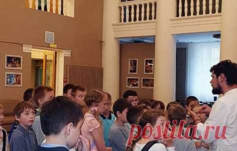 Второклассники школы 1374 заглянули за кулисы Нового драматического театра — NashTeatr.com