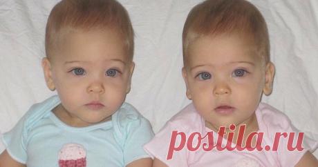 Эти однояйцовые близнецы родились в 2010 году. Сейчас им 7, и их считают «самыми красивыми близнецами в мире» 
Новость о скором пополнении в семействе, как правило, приносит большую радость будущим родителям. А когда женщина вынашивает двоих малышей — это счастье в квадрате.
Однояйцовые близнецы Лиа Роуз и Ав…