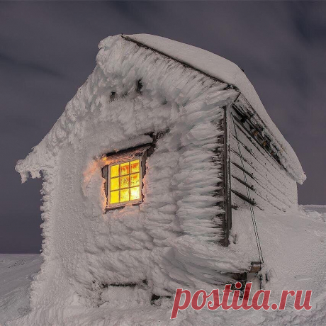 (4) Наш мир - удивительный , и красивый, весёлый и мудрый.
