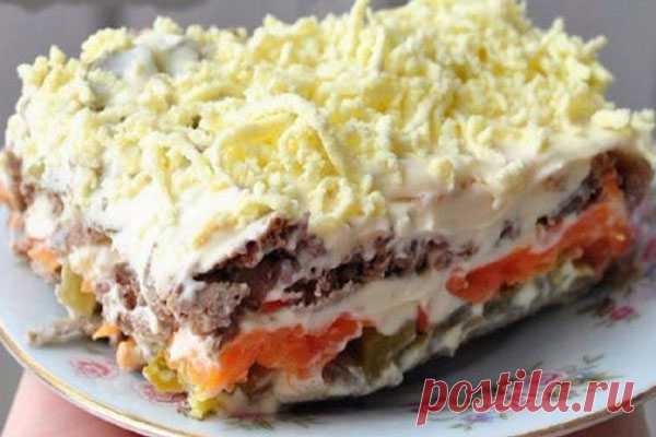 Слоеный салат с печенью и маринованными огурцами
Салатик, просто объедение. С нежным и изумительным вкусом. Точно всем понравится!