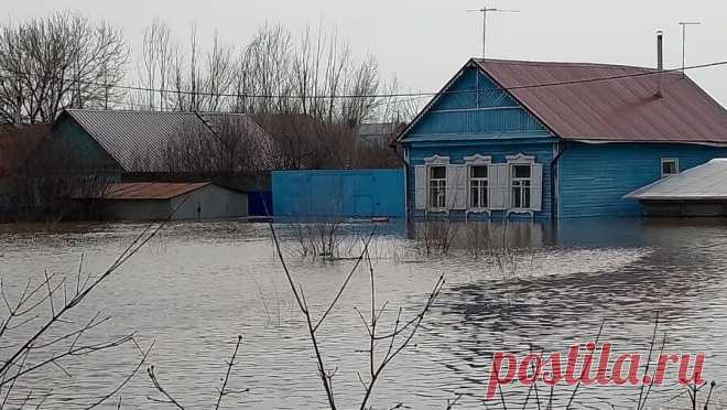 Уровень реки Урал в оренбургском селе превысил критический уровень на 23 см. К утру 16 апреля уровень реки Урал в населенном пункте Илек в Оренбургской области вырос до 913 см, превысив критическую отметку на 23 см. Об этом сообщает районная мэрия в своем Telegram-канале. "По состоянию на 08:00 (06:00 мск) ...
