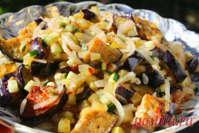 Острый салат из баклажан к мясу, птице, шашлыкам — рецепт