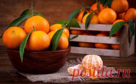 Подарить бы тебе мандаринок Цвета солнца и вкуса детства. Чтобы нежной и доброй улыбкой Согревали твоё они сердце! Подарить бы тебе мандаринок Настоящих, не на словах. Через тысячи нить-паутинок Протянуть мандарин аромат!
