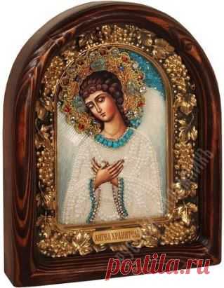 Ангеле Божий, нет мне дороже 
Молитвы твоей обо мне 
Не отступи, помоги уничтожить 
Гордость мирскую в себе. 
Ангеле Божий, грехи душу гложат 
Немощь мою посети 
Не дай мне погибнуть 
Будь со мной строже, 
А если споткнусь - подхвати. 
Ангеле Божий, на исповедь тоже 
Меня приходи поддержать, 
Чтоб враг покаяние не уничтожил 
И не похитил опять. 
Ангеле Божий, тебе всё возможно, 
Когда-то умру ведь и я 
И ты находясь пред престолом, 
Пред Божьим 
Прошу, помолись за меня.