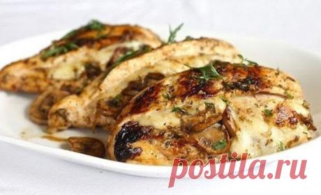 Курица, фаршированная грибами и сыром


Ингредиенты:

Куриные грудки — 6 шт.
Грибы — 450 г
Чеснок — 2 зубчика
Лук мелкий — 1 шт.
Соль, перец — по вкусу
Швейцарский сыр — 225 г
Свежий эстрагон — по вкусу

Маринад:

Сок и цедра лимона — 2 шт.
Итальянские специи — 1 ст. л.
Чеснок — 2 ст. л.
Коричневый сахар — ¼ стак.
Бальзамический уксус — ¼ стак.
Яблочный уксус — ¼ стак.
Вустерский соус — 1 ст. л.
Дижонская горчица — ½ ст. л.
Оливковое масло — ½ стак.
Соль — 1 ч. л.
Перец — ...