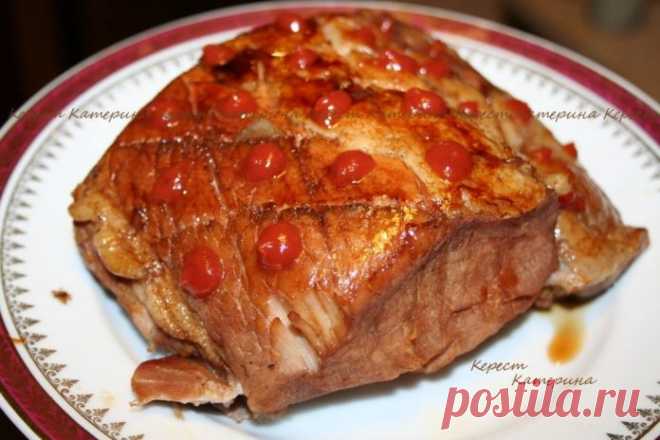 Ароматнейшее отварное мяско в медовой глазури 


Просто волшебный вкус!









Ингредиенты:
свинина (лучше с прослойками жирка) — 1500 глук — 1-2 головкичеснок — 4-8 зубчиковлавровый лист — 1-2штукичёрный перец горошком — 1 ч.л.жидкий мёд (или …