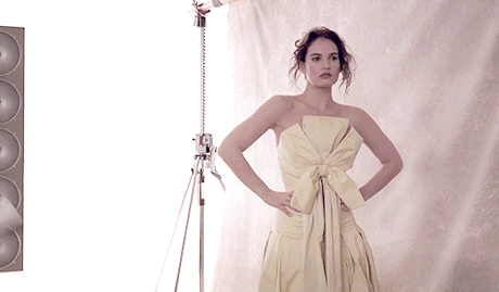 Лили Джеймс