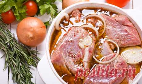 Подборка маринадов для запекания мяса - Это интересно Отличная подборка маринадов для запекания мяса в духовке. Такие маринады придадут Вашему мясу неповторимый вкус! Рецепт №1 Продукты: 200—250 мл белого сухого вина, 200—250 мл растительного масла, 1 морковь, 2 крупные луковицы, 1 долька чеснока, 1/2 лимона (или 250 мл...