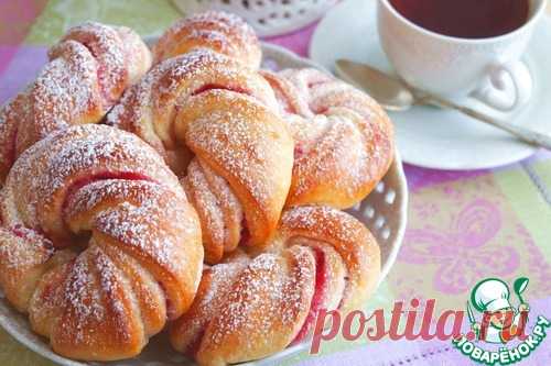 Домашние булочки с клюквенной начинкой – кулинарный рецепт