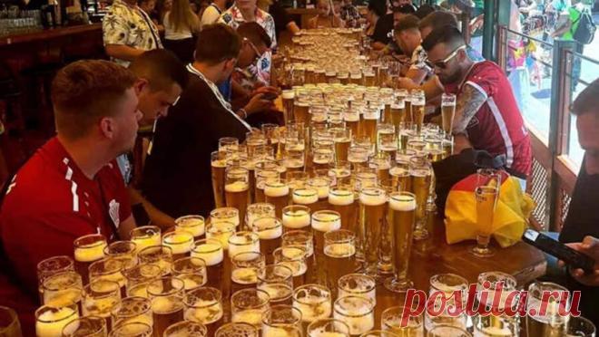 Туристы из Германии выпили 1245 бутылок пива за 3 часа и установили рекорд. Туристы из Германии установили мировой рекорд, выпив 1245 бутылок пива за три часа, пишет Oddity Central. В мероприятии участвовали 55 человек. Рекорд был поставлен на Майорке. Немецкие туристы, знавшие друг друга, скоординировались и ...