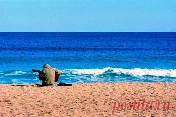 На дне Мертвого моря обнаружены объекты, которых нет больше нигде в мире Немецкими учеными из Центра экологических исследований имени Гельмгольца в ходе обследования дна Мертвого моря были обнаружены «белые курильщики» — жемчужно-белые соляные трубы, которые выпускают мерцающую жидкость. О феномене рассказало издание ScienceoftheTotalEnvironment.Издание...
