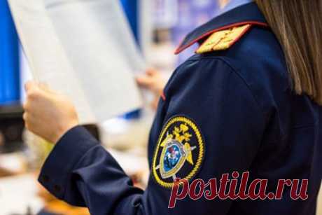 Россиянина приговорили к обязательным работам за нападение на врача. В Саратове вынесли приговор 45-летнему мужчине, напавшему на врача. Вечером 13 февраля фигурант находился в приемном отделении медучреждения. Там он ударил плечом по двери, ведущей в помещение приемного отделения, отчего сотрудница упала на пол и ударилась головой о плиточный пол.