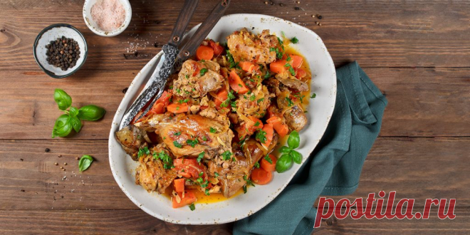 10 рецептов сочного и мягкого кролика в духовке Запекайте кусочками или целую тушку, со сметаной, аджикой или мёдом, с овощами или без. Будет вкусно.