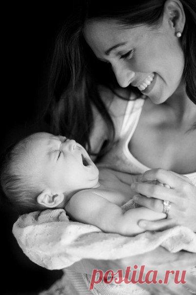 Маленький кусочек счастья -  это когда твоя детишка в полусне гладит тебя по руке, по лицу…, а ты лежишь и боишься пошевелиться, наслаждаясь каждой секундочкой этого сладкого ощущения! / Слабый пол!