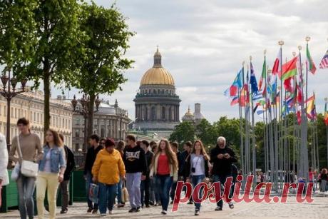 27 сентября - Всемирный день туризма

Каким видят наш город приезжие?

Испанец Хавьер приехал в Петербург на неделю, чтобы посетить фестиваль латинских танцев. В аэропорту он привычно заказал Uber, но найти машину в течение 20 минут так и не смог, так как служба «Яндекс.Такси» (эта компания и Uber объединили свои бизнесы) не перезванивает пассажирам, которые не могут найти свою машину.
Показать полностью…