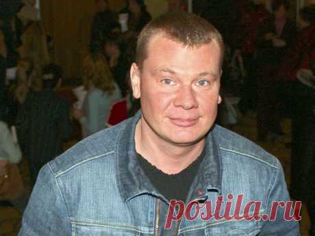 За что убили Владислава Галкина и кто это сделал? Владислав Галкин полюбился зрителям за свою искренность, доброту и лучезарную улыбку. Его роли близки каждому., он умел очаровать зрителей, в каждой роли он был органичен. Актер прожил недолгую, но на…