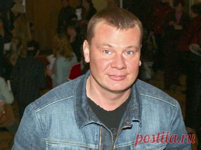 За что убили Владислава Галкина и кто это сделал? Владислав Галкин полюбился зрителям за свою искренность, доброту и лучезарную улыбку. Его роли близки каждому., он умел очаровать зрителей, в каждой роли он был органичен. Актер прожил недолгую, но на…